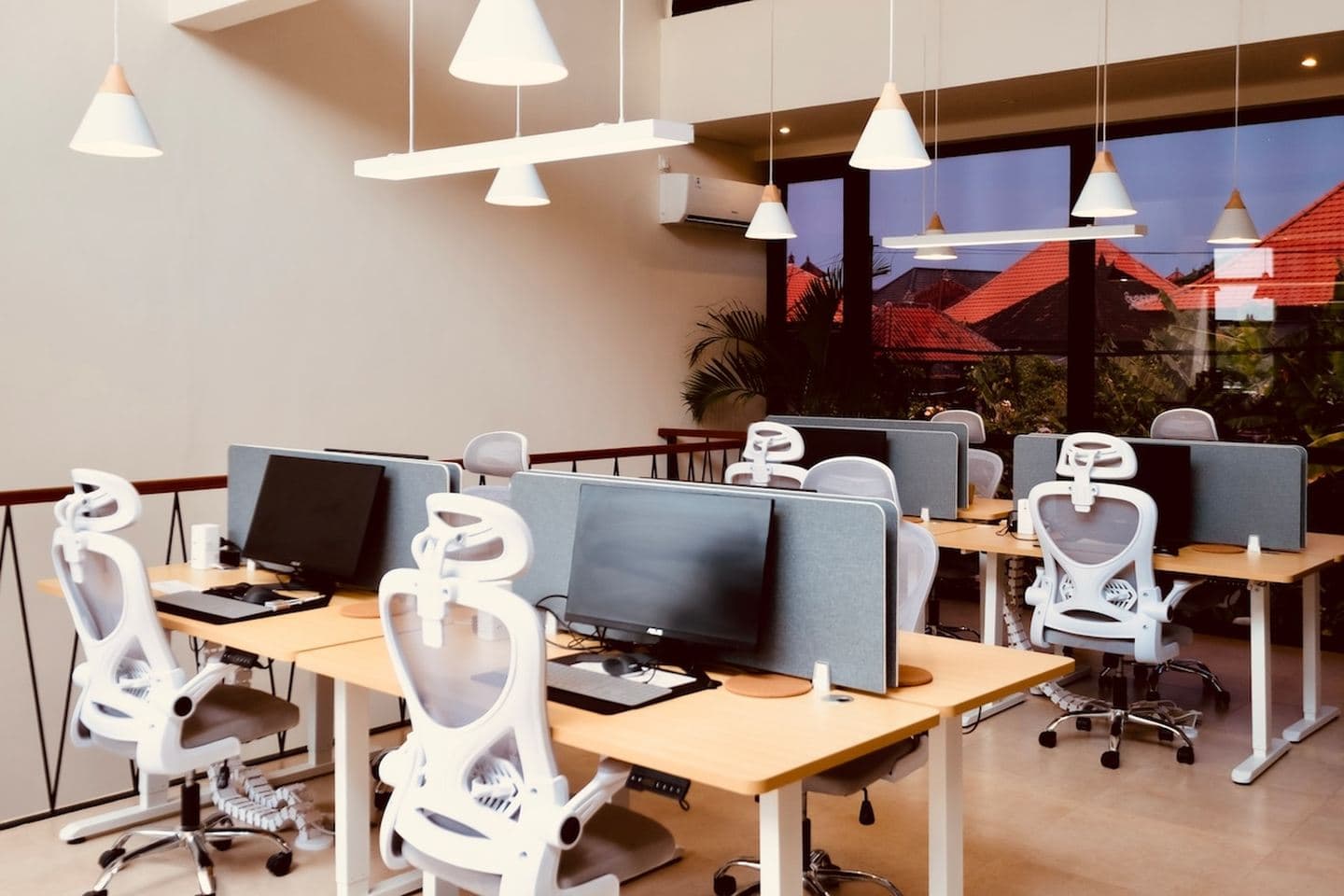 Deluxe Studio 3 — Co-working, Pool & Rooftop — photo 3