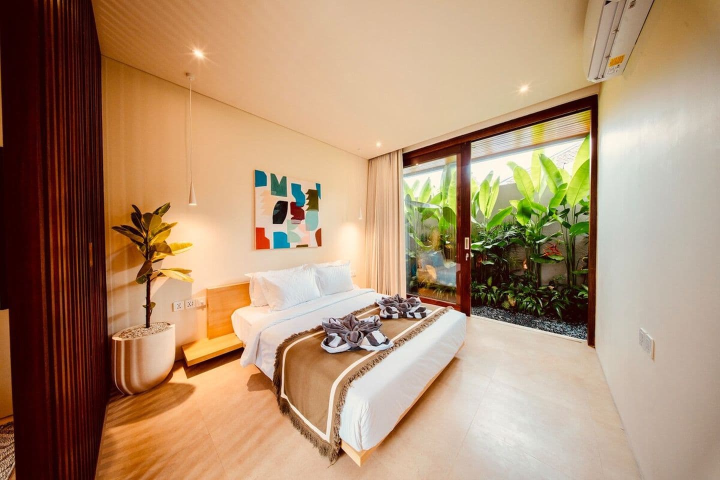 Deluxe Studio 4 — Co-working, Pool & Rooftop — photo 2